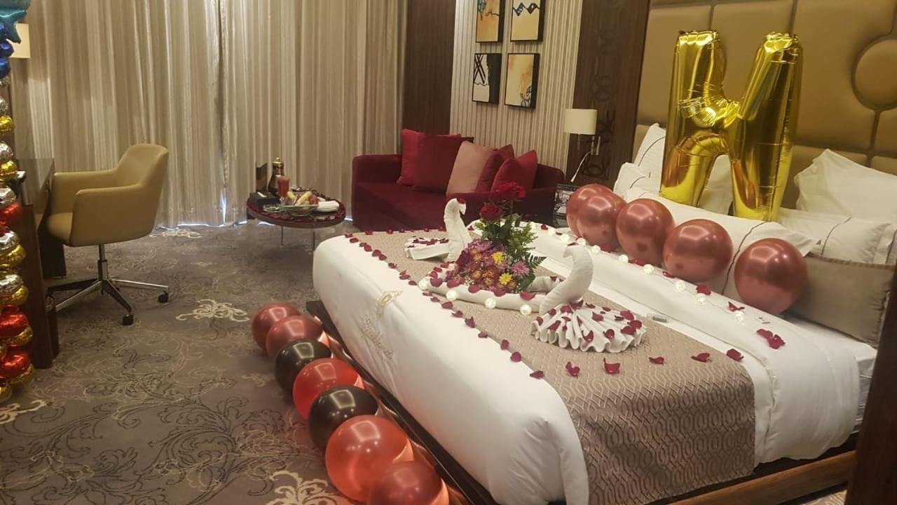 Casablanca Grand Hotel Jeddah Exterior photo A bedroom decorated for a honeymoon