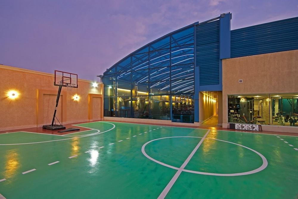 Casablanca Grand Hotel Jeddah Exterior photo Basketball court