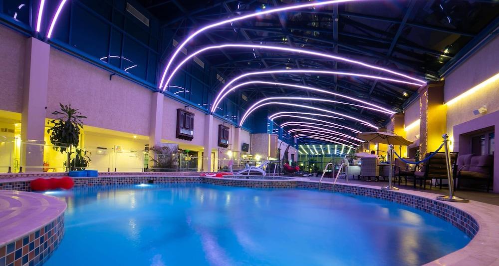 Casablanca Grand Hotel Jeddah Exterior photo The swimming pool at the hotel