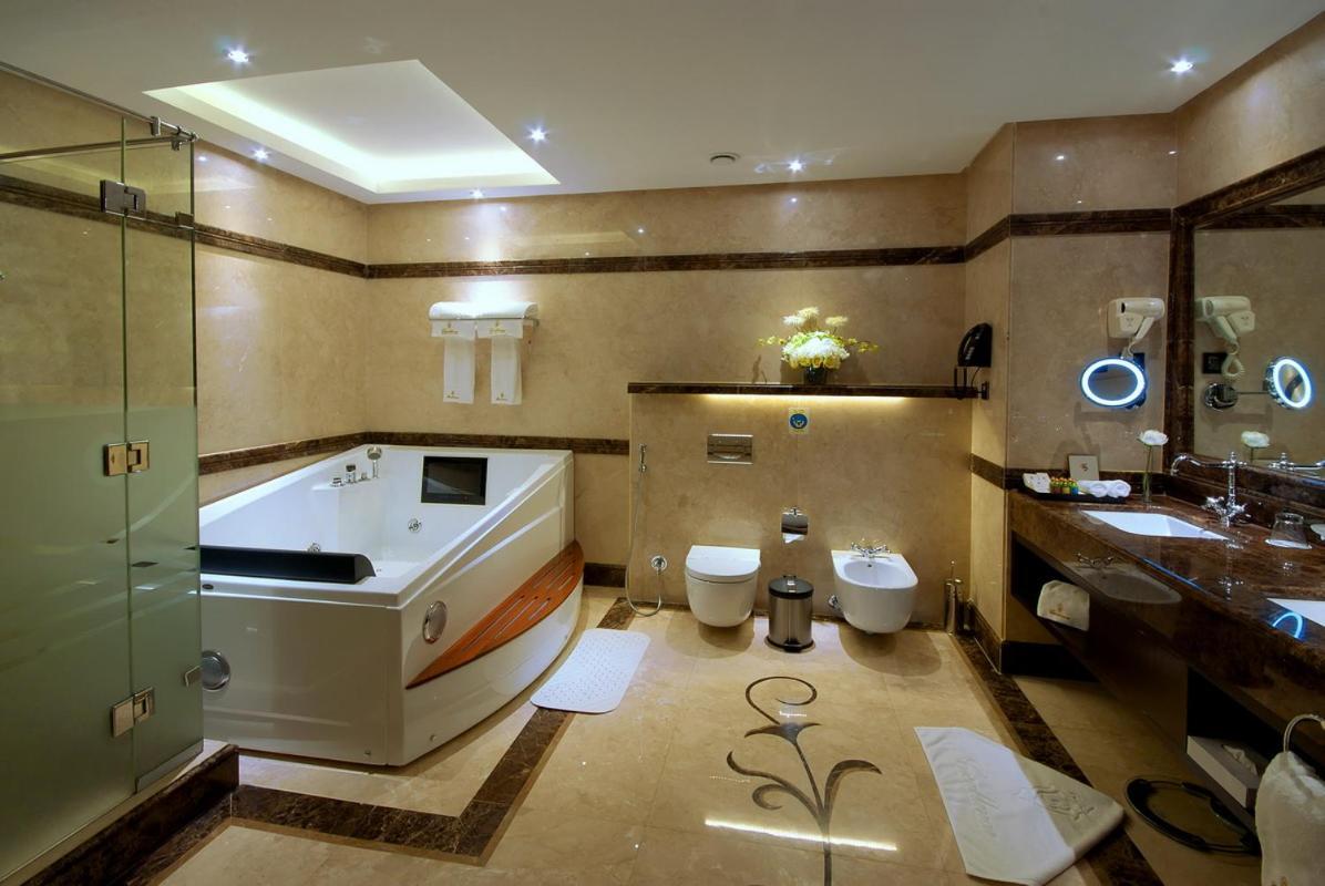 Casablanca Grand Hotel Jeddah Exterior photo A modern bathroom
