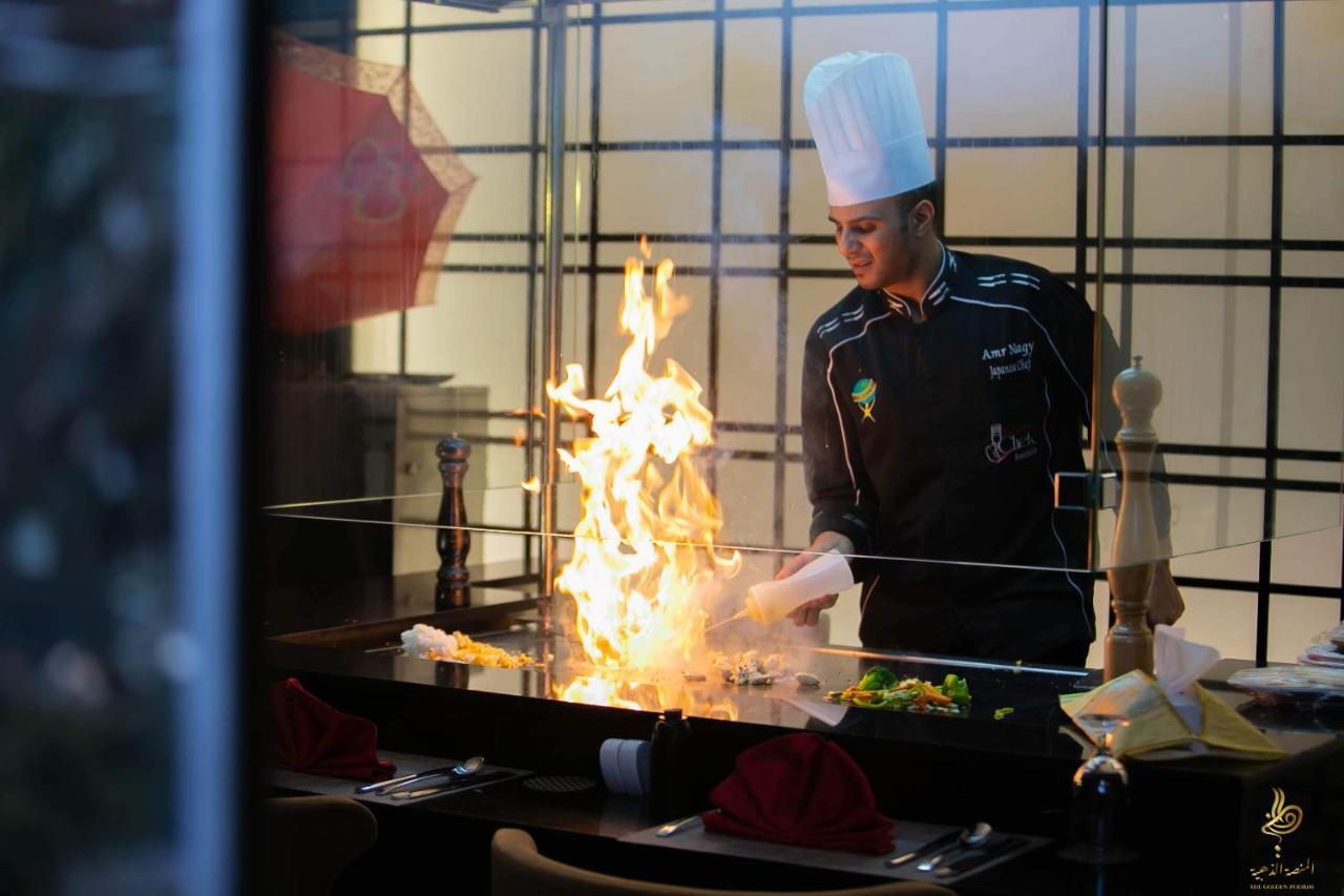 Casablanca Grand Hotel Jeddah Exterior photo A chef cooking with a flaming wok
