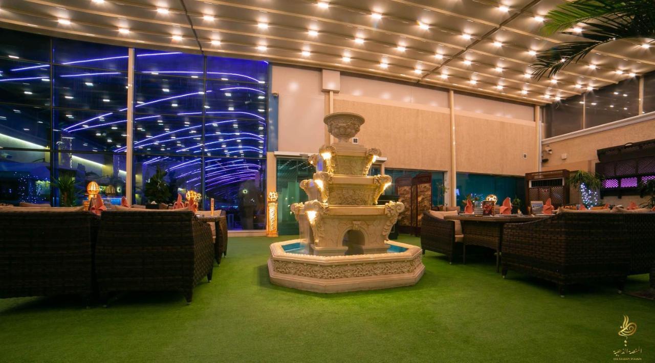 Casablanca Grand Hotel Jeddah Exterior photo Fountain at the hotel