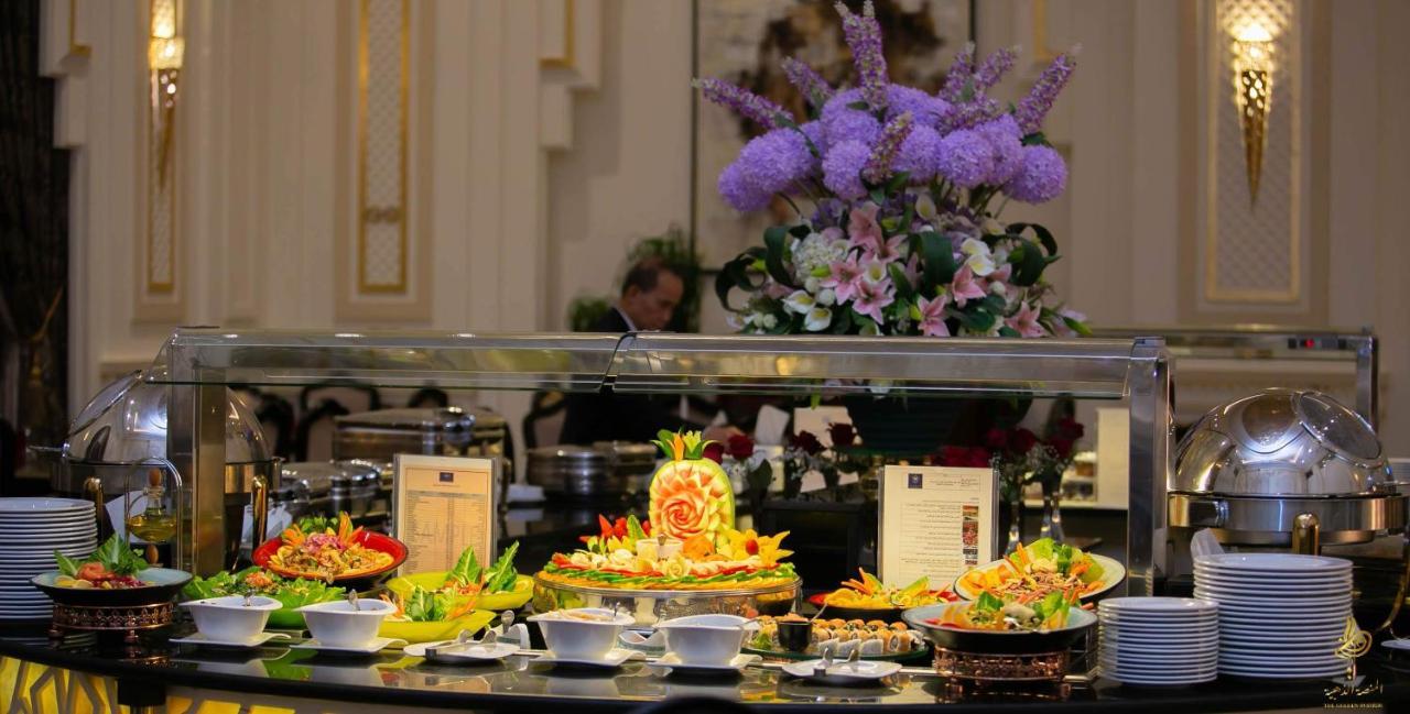 Casablanca Grand Hotel Jeddah Exterior photo A buffet at a hotel