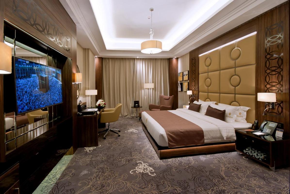 Casablanca Grand Hotel Jeddah Exterior photo A bedroom at the hotel
